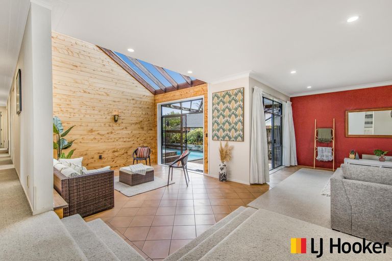 Photo of property in 168 Walter Strevens Drive, Conifer Grove, Takanini, 2112