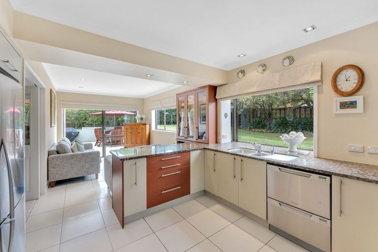 Photo of property in 24 Olena Avenue, Sunnyhills, Auckland, 2010