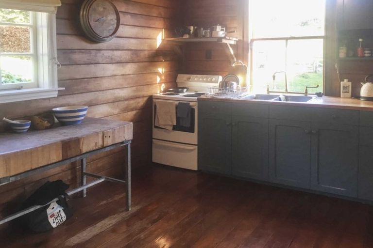 Photo of property in 353 Charteris Bay Road, Teddington, Lyttelton, 8971