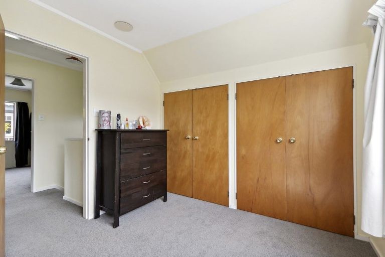 Photo of property in 19 Bassett Road, Johnsonville, Wellington, 6037