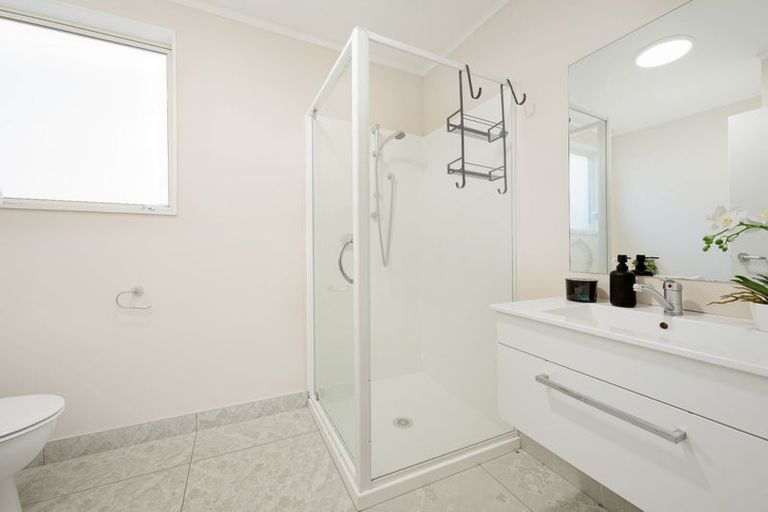 Photo of property in 11 Manatu Lane, Kelston, Auckland, 0602