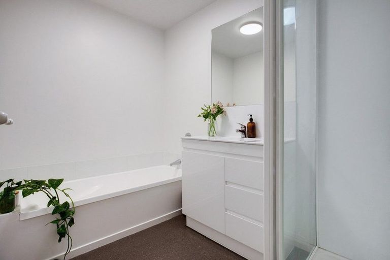 Photo of property in 1/41 Sungrove Rise, Sunnyvale, Auckland, 0612