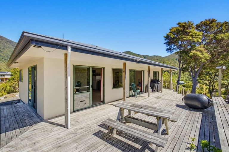 Photo of property in 3 Soucis Lane, Okiwi Bay, French Pass, 7193