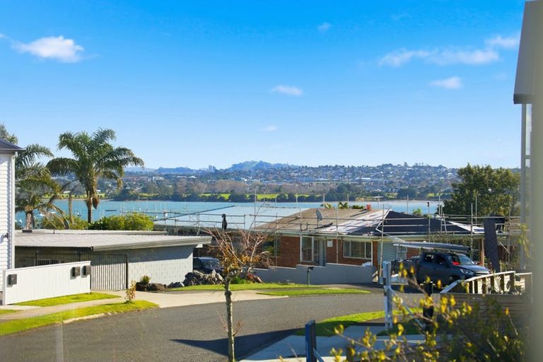 Photo of property in 33 Sorrel Crescent, Bucklands Beach, Auckland, 2012