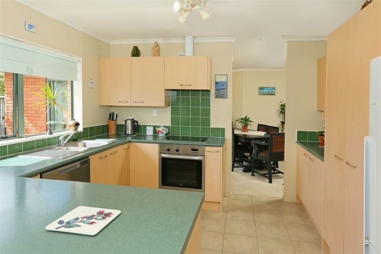 Photo of property in 18 Chelmsley Avenue, Henderson, Auckland, 0612