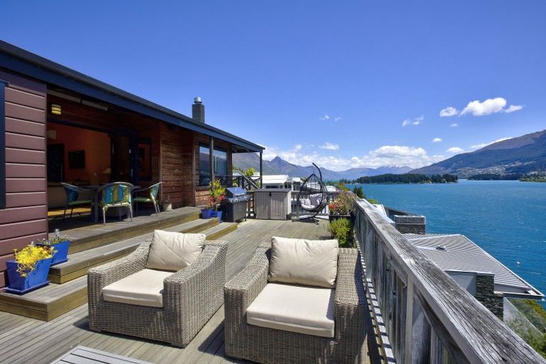 Photo of property in 5 Mincher Road, Kelvin Heights, Queenstown, 9300