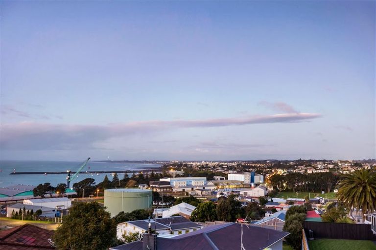 Photo of property in 22c Findlay Street, Moturoa, New Plymouth, 4310