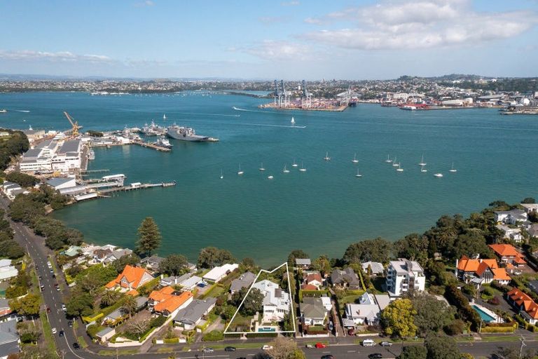 Photo of property in 21 Stanley Point Road, Stanley Point, Auckland, 0624