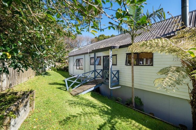 Photo of property in 14 Emery Grove, Bayview, Auckland, 0629