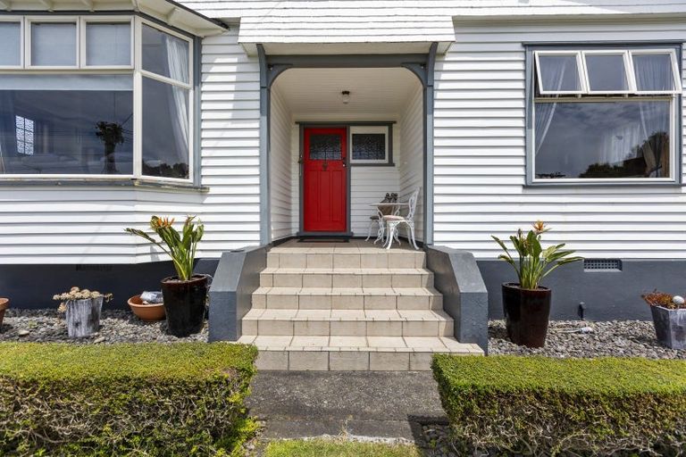 Photo of property in 22 Peace Avenue, Moturoa, New Plymouth, 4310
