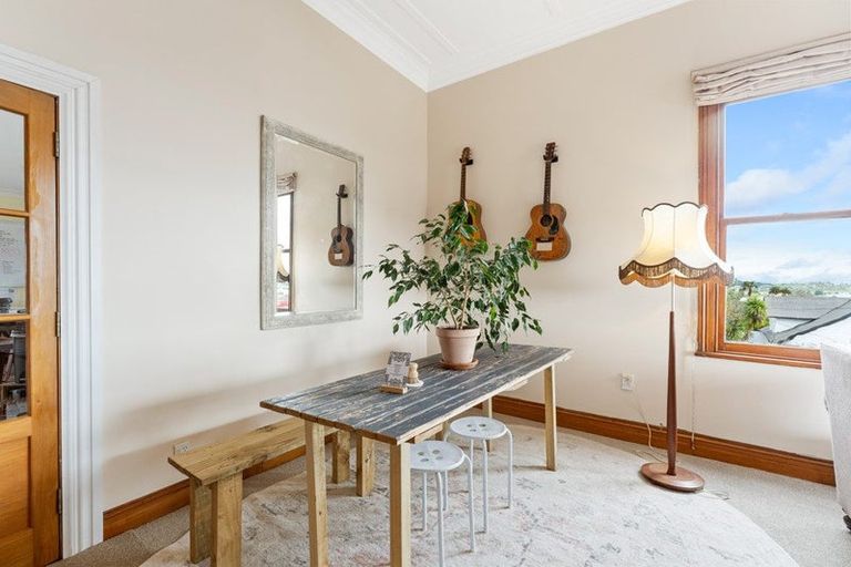 Photo of property in 32 Hipango Terrace, Durie Hill, Whanganui, 4500