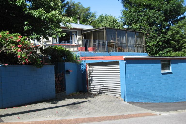 Photo of property in 22 Hawkhurst Road, Lyttelton, 8082