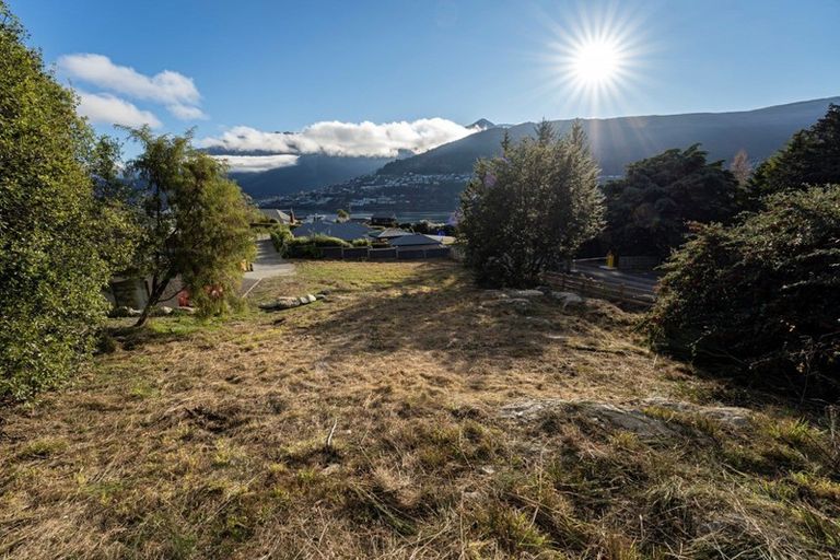 Photo of property in 4a Balmoral Drive, Kelvin Heights, Queenstown, 9300