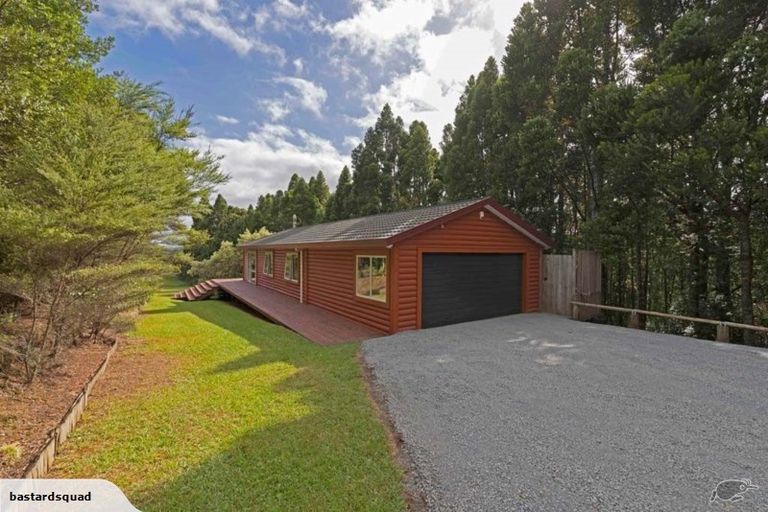 Photo of property in 329 Taiapa Road, Muriwai, Waimauku, 0881