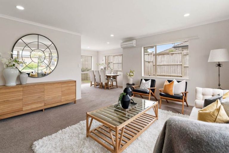 Photo of property in 10 Attymon Lane, East Tamaki, Auckland, 2016