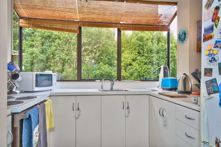 Photo of property in 52 Wynyard Crescent, Fernhill, Queenstown, 9300