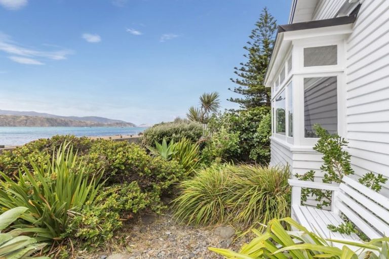 Photo of property in 117 Breaker Bay Road, Breaker Bay, Wellington, 6022