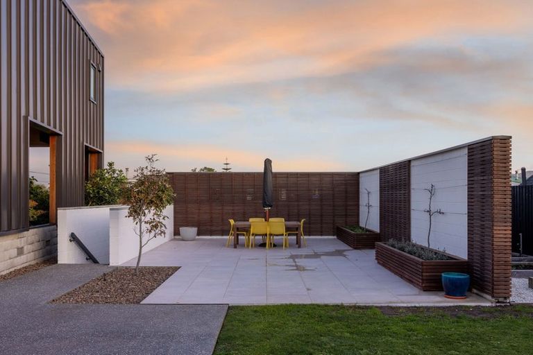 Photo of property in 320 Marine Parade, New Brighton, Christchurch, 8061