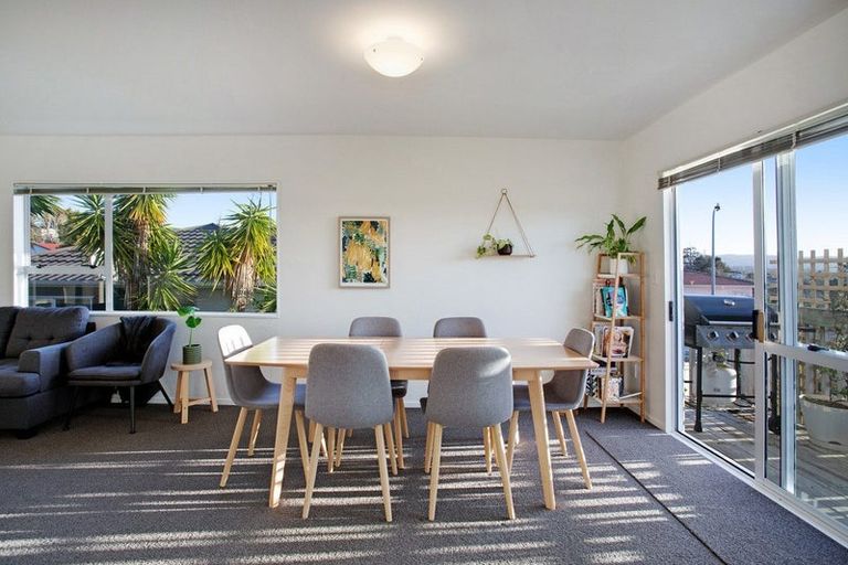 Photo of property in 1/41 Sungrove Rise, Sunnyvale, Auckland, 0612