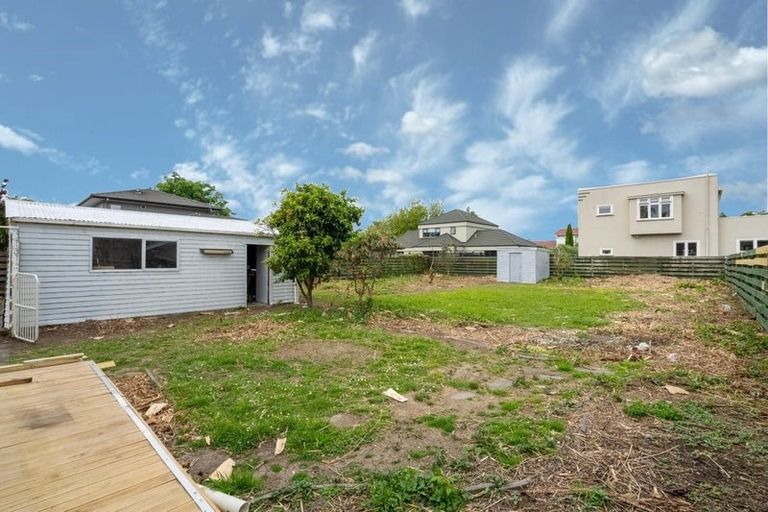 Photo of property in 239 Fitzherbert Avenue, West End, Palmerston North, 4410