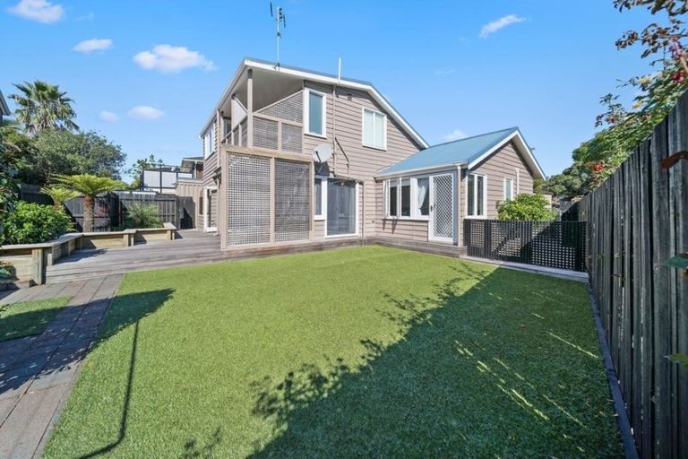 Photo of property in 1/195 Fisher Parade, Farm Cove, Auckland, 2012