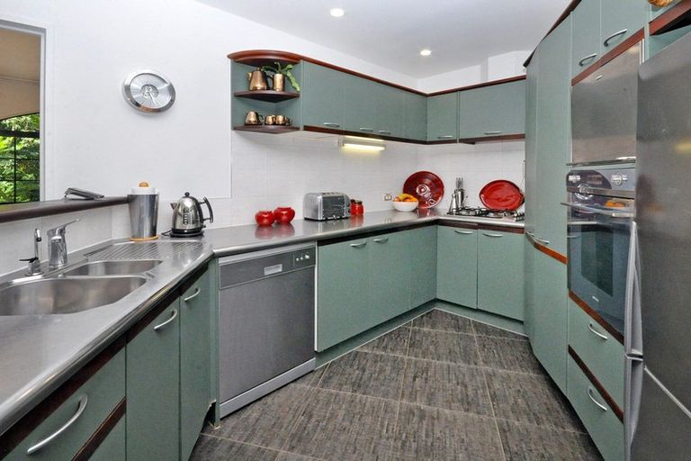 Photo of property in 1/8 Tui Glen Road, Birkenhead, Auckland, 0626