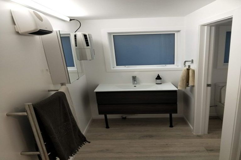 Photo of property in 32a Wade River Road, Stanmore Bay, Whangaparaoa, 0932