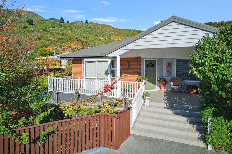 Photo of property in 76 Moana View Road, Waikawa, Picton, 7220