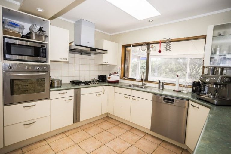 Photo of property in 7 Mosman Place, Chatswood, Auckland, 0626
