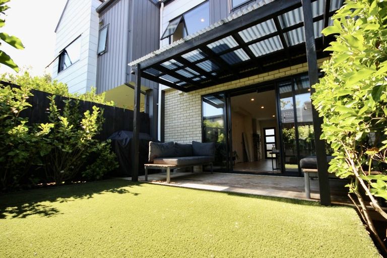 Photo of property in 6/11 Karamu Street, Te Atatu Peninsula, Auckland, 0610