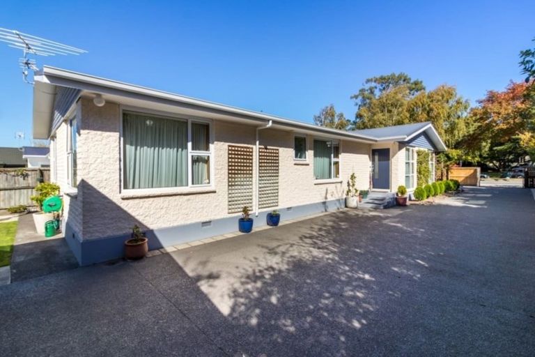 Photo of property in 424 Memorial Avenue, Burnside, Christchurch, 8053