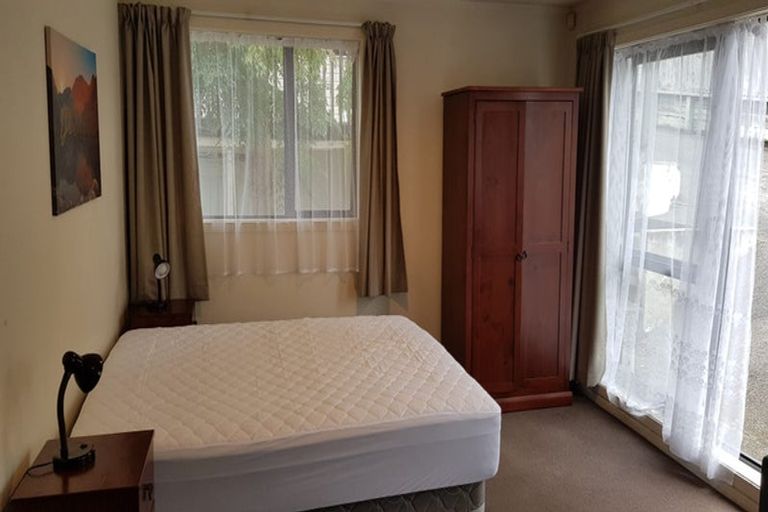 Photo of property in 8d Schnapper Rock Road, Schnapper Rock, Auckland, 0632