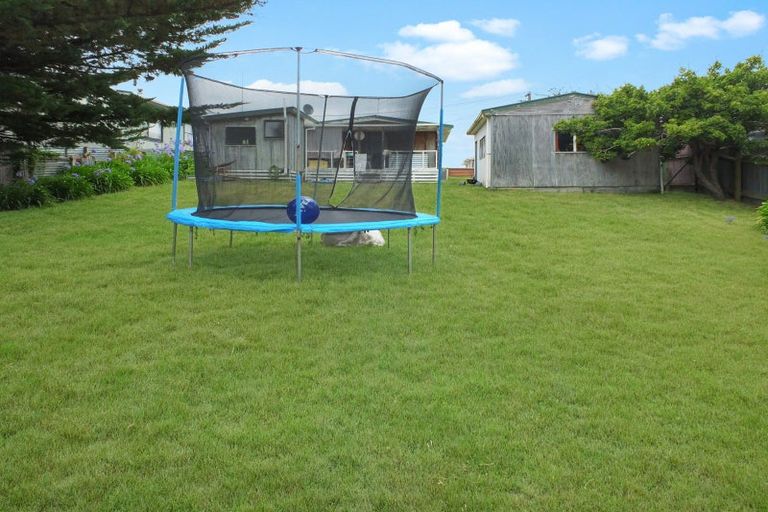 Photo of property in 9 Hennessy Street West, Foxton Beach, Foxton, 4815