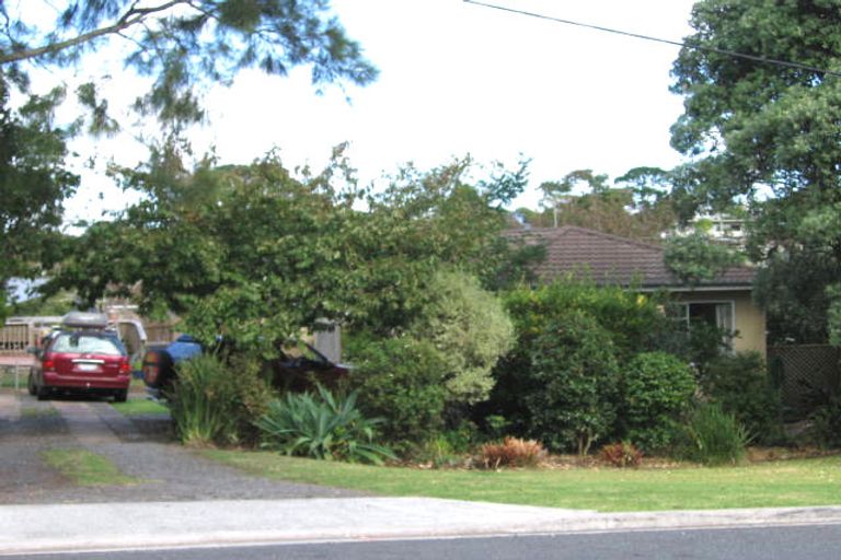Photo of property in 1 View Road, Campbells Bay, Auckland, 0630