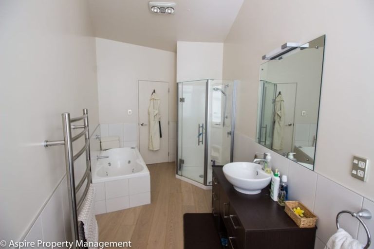 Photo of property in 92 Pemberton Avenue, Bayview, Auckland, 0629