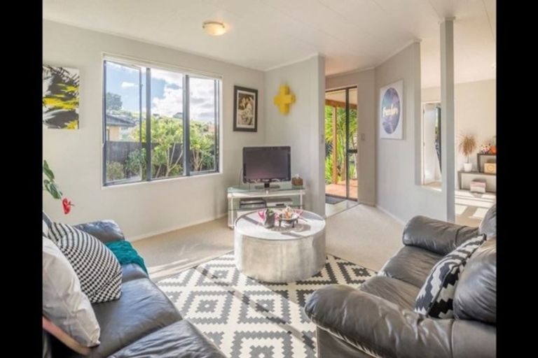 Photo of property in 3 Amberly Rise, Helensville, 0800