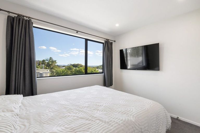 Photo of property in 2/36 Kaipatiki Road, Glenfield, Auckland, 0629