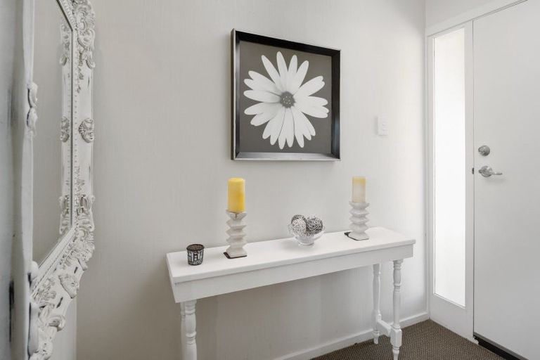 Photo of property in 23 Broadway, Picton, 7220