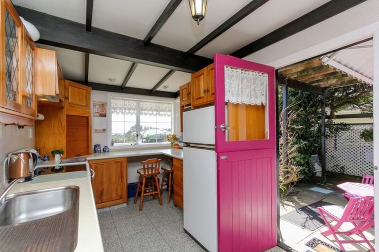 Photo of property in 84 Whiteley Street, Moturoa, New Plymouth, 4310