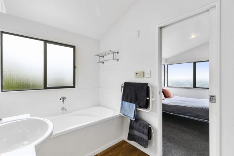 Photo of property in 4 Atamira Close, Churton Park, Wellington, 6037