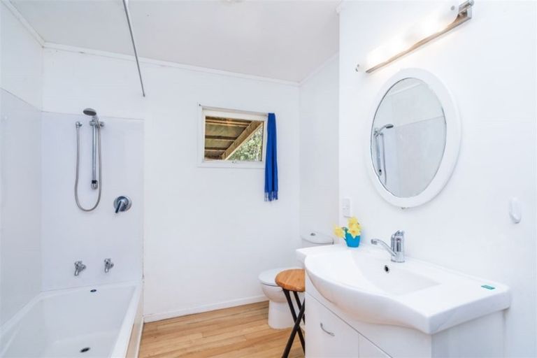 Photo of property in 623 Whananaki Road North, Opuawhanga, Hikurangi, 0181