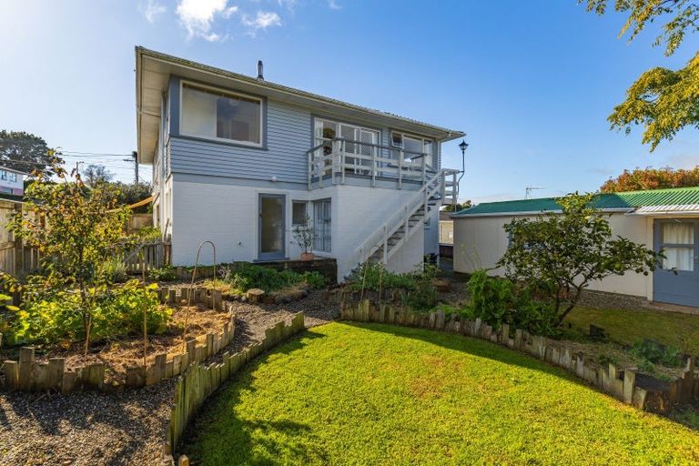 Photo of property in 5 Price Street, Westown, New Plymouth, 4310