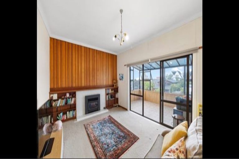 Photo of property in 2/41 Pah Road, Cockle Bay, Auckland, 2014