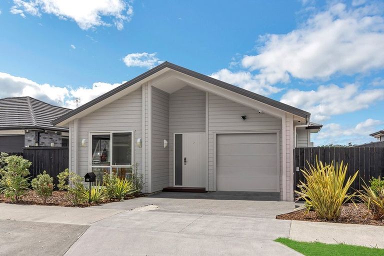 Photo of property in 66 Vinistra Road, Kumeu, 0810