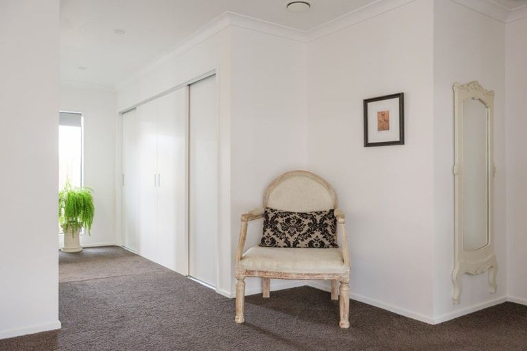 Photo of property in 8 Woodfield Place, Parkvale, Hastings, 4122