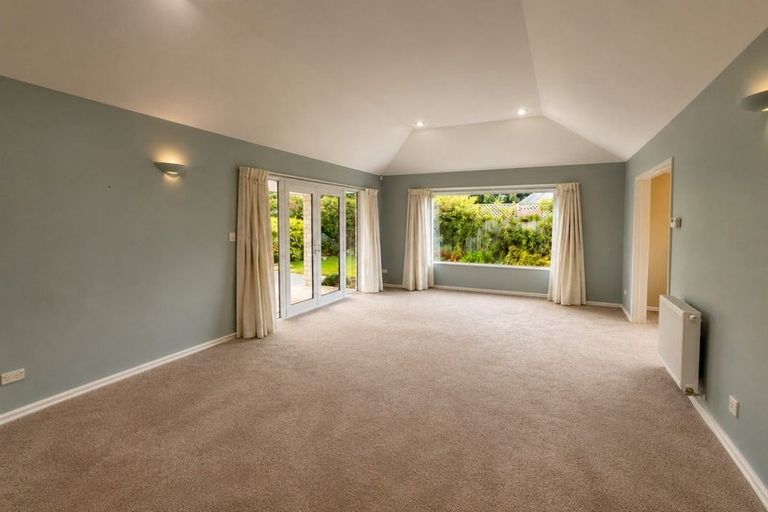 Photo of property in 2/7 Kelson Lane, Ilam, Christchurch, 8041