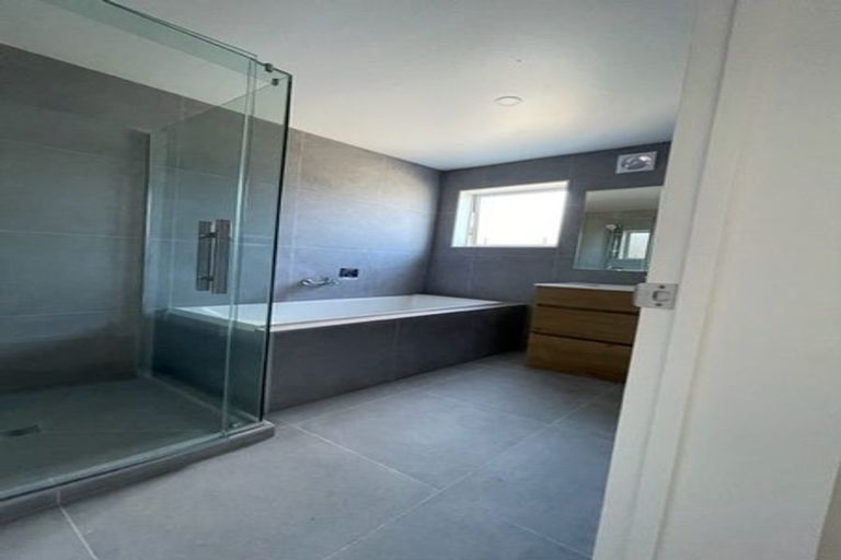 Photo of property in 30a Sorrel Crescent, Bucklands Beach, Auckland, 2012