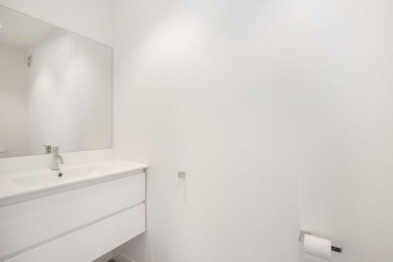 Photo of property in 129 Houghton Bay Road, Houghton Bay, Wellington, 6023