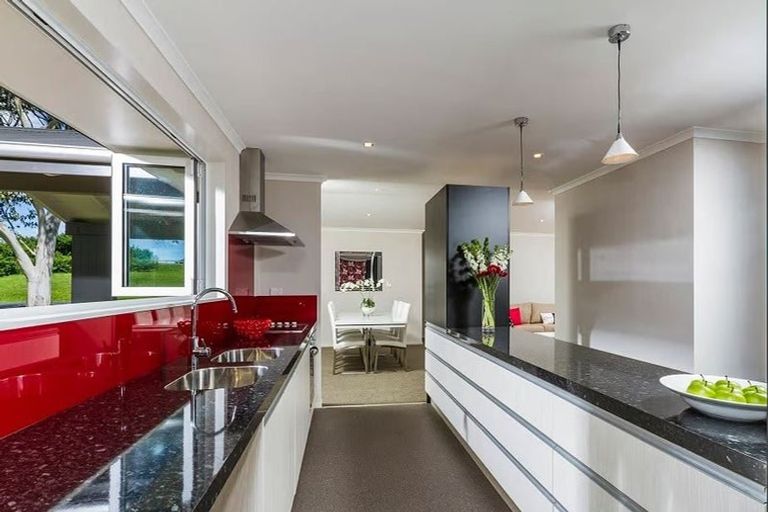 Photo of property in 44 Holdens Road, Henderson, Auckland, 0612