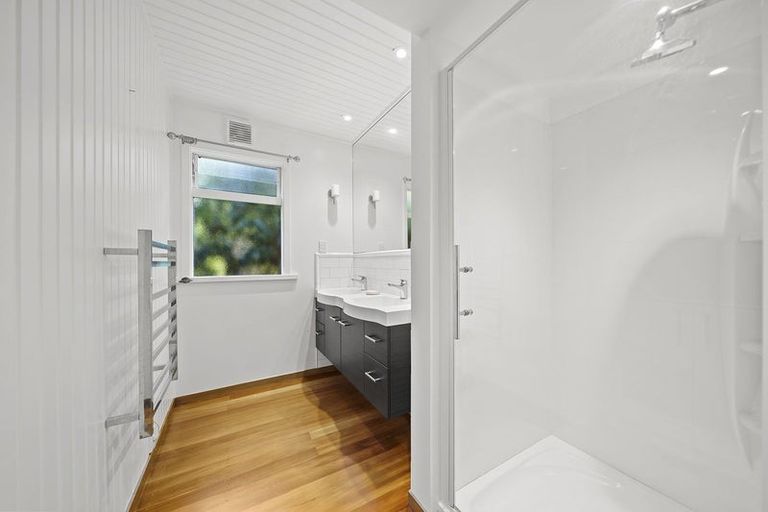 Photo of property in 34 Nikau Street, Eastbourne, Lower Hutt, 5013